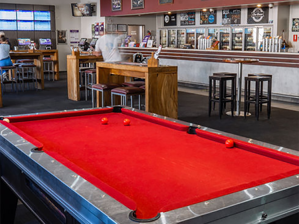 SPORTS BAR & TAB The Chase